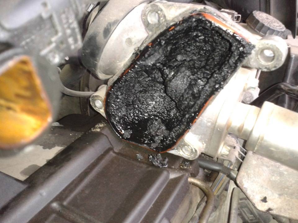 Почему масло в двигателе пахнет бензином? причины