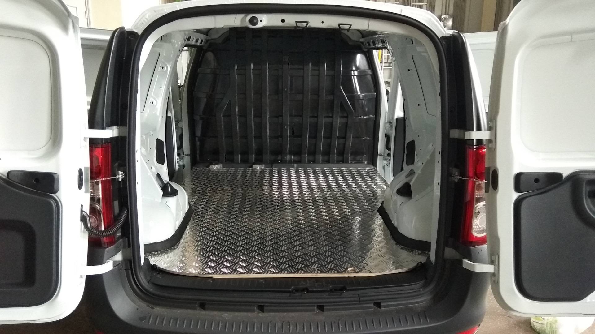 Лада ларгус кузов фургон: размеры грузового отсека, объём багажника