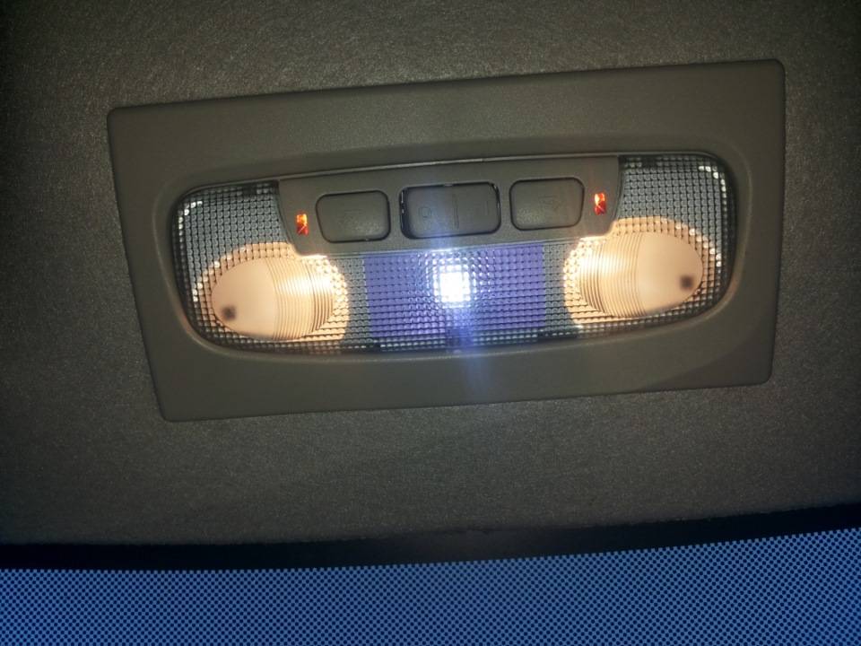 Как снять плафон освещения салона на форд фокус 2