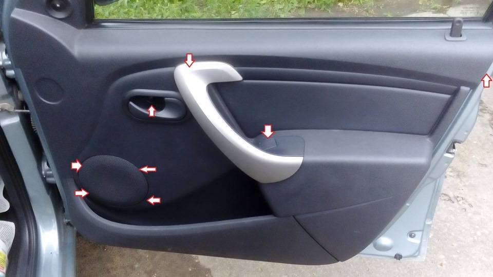 Как снять обивку задней двери автомобиля рено логан?