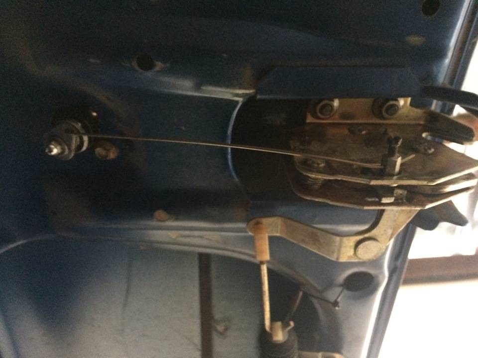 Снятие и установка личинки замка крышки багажника (ваз-2111)