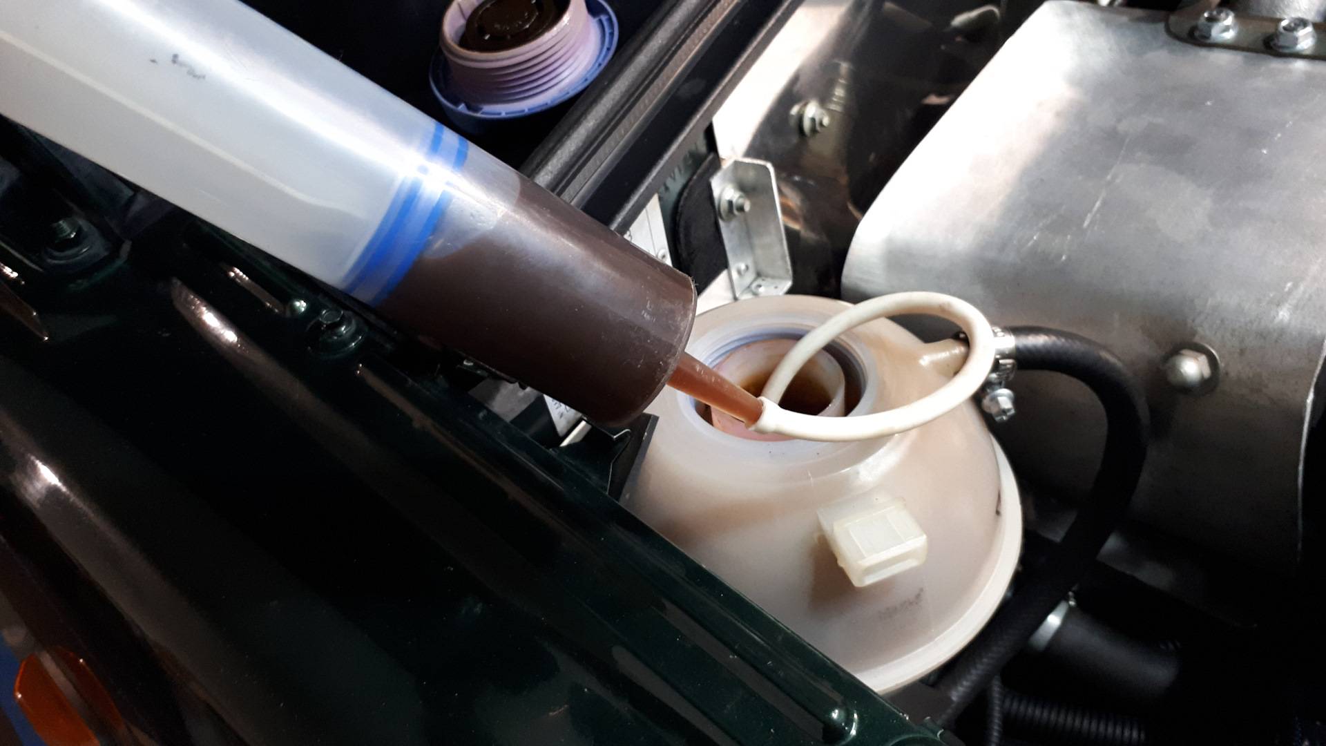 Промывка системы охлаждения двигателя от масла: чем и как прочистить